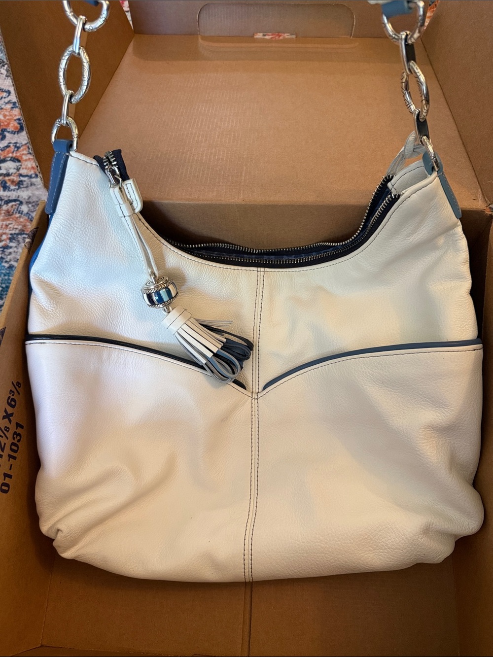 EUC Brighton white Cabana LUMINA purse with dust cover and original box - Picture 8 of 14
